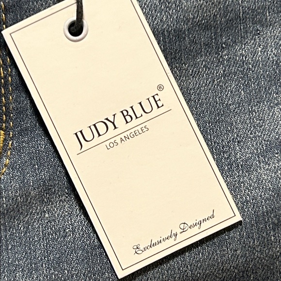 NEW Judy Blue Shark Bite Hem Skinny Jeans - Picture 2 of 10